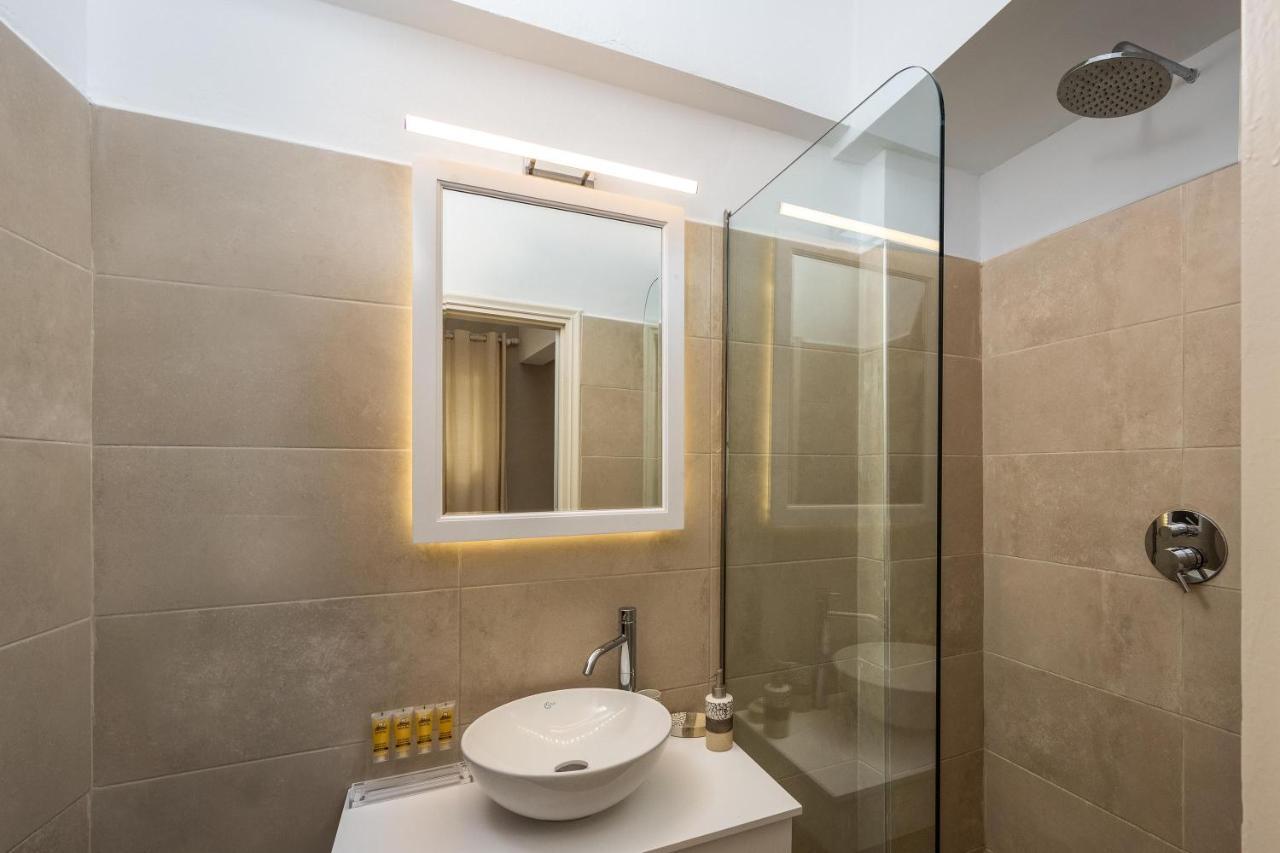 Maravelia'S Rooms Simi Dış mekan fotoğraf