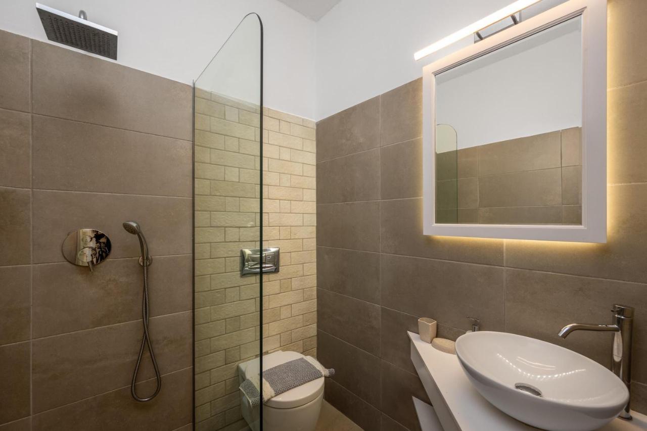 Maravelia'S Rooms Simi Dış mekan fotoğraf